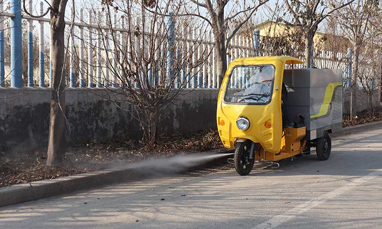 電(diàn)动高压清洗車(chē) 环卫道路清洗的好帮手