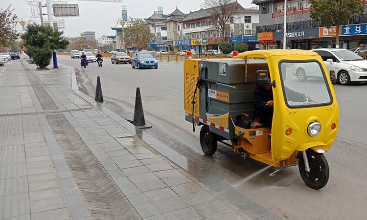 小(xiǎo)型高压清洗車(chē)挂牌上路