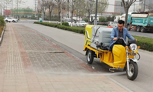 济南百易小(xiǎo)型三轮高压清洗車(chē)经济实用(yòng)，进口发动机高压泵