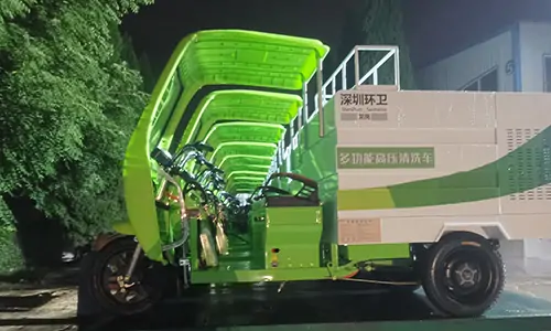 人行道高压清洗車(chē)装車(chē)中准备发往深圳某环卫公司