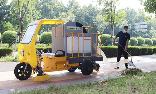 三轮树叶收集車(chē)轻松解决狭窄道路落叶收集难题