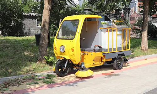 三轮树叶收集車(chē)的功能(néng)与使用(yòng)场景