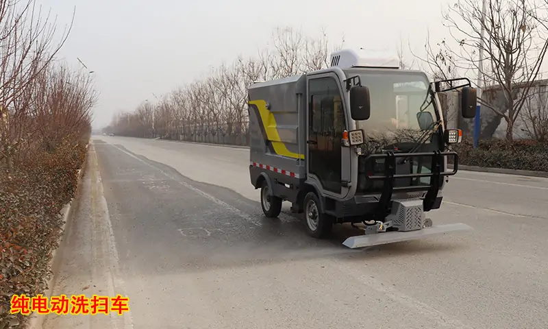 在全世界畅销的電(diàn)动小(xiǎo)型高压冲洗車(chē)，解决95%环卫难题，你不想试一下效果吗？