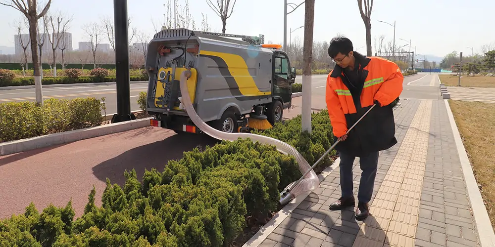 道路洗扫車(chē)_路面污渍清洁“专家”_電(diàn)动洗扫車(chē)_环卫洗扫車(chē)_小(xiǎo)型洗扫車(chē)