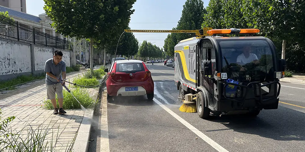 道路洗扫車(chē)_路面污渍清洁“专家”_電(diàn)动洗扫車(chē)_环卫洗扫車(chē)_小(xiǎo)型洗扫車(chē)