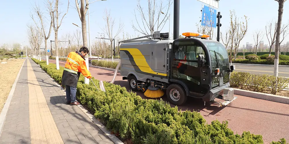 道路洗扫車(chē)_路面污渍清洁“专家”_電(diàn)动洗扫車(chē)_环卫洗扫車(chē)_小(xiǎo)型洗扫車(chē)