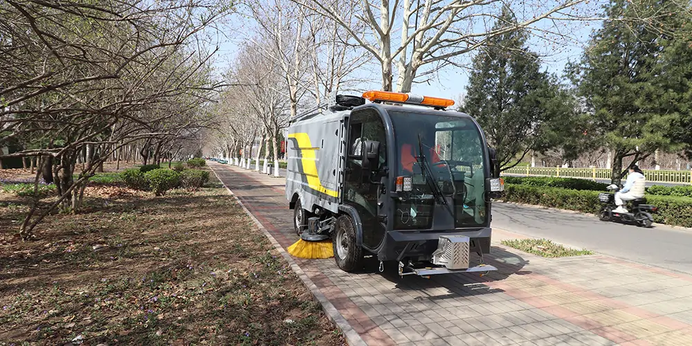 道路洗扫車(chē)_路面污渍清洁“专家”_電(diàn)动洗扫車(chē)_环卫洗扫車(chē)_小(xiǎo)型洗扫車(chē)