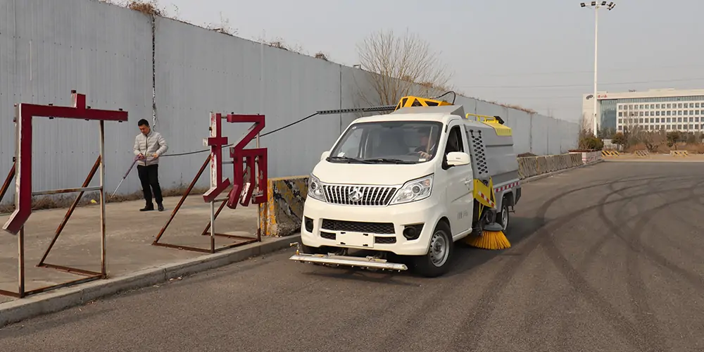 可(kě)上牌道路洗扫車(chē)_電(diàn)动洗扫車(chē)_环卫洗扫車(chē)_小(xiǎo)型洗扫車(chē)