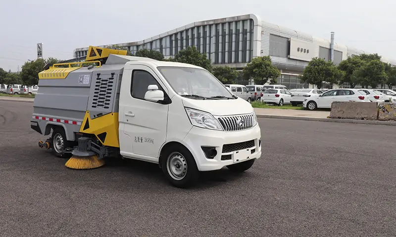 纯電(diàn)动可(kě)上牌洗扫車(chē)：革新(xīn)城市清洁的未来