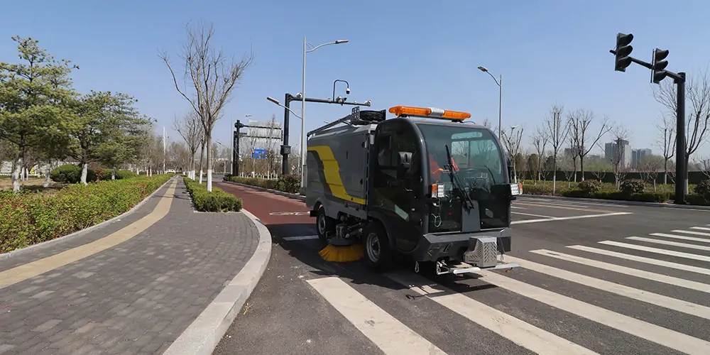 道路洗扫車(chē)_路面污渍清洁“专家”_電(diàn)动洗扫車(chē)_环卫洗扫車(chē)_小(xiǎo)型洗扫車(chē)