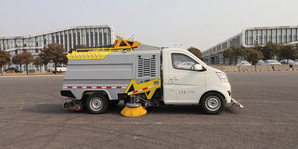 道路洗扫車(chē)_路面污渍清洁“专家”_電(diàn)动洗扫車(chē)_环卫洗扫車(chē)_小(xiǎo)型洗扫車(chē)