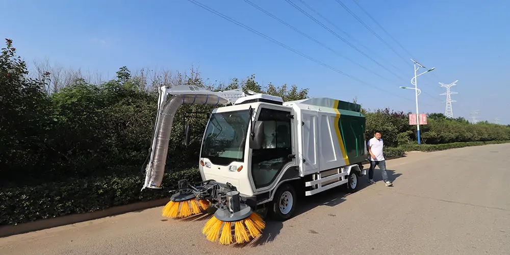 树叶收集車(chē)_多(duō)功能(néng)树叶收集車(chē)_吸树叶的机器_新(xīn)型树叶收集車(chē)_電(diàn)动树叶专用(yòng)收集車(chē)